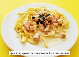 Špecle se sýrovou omáčkou, kuřecím masem a šunkou.jpg